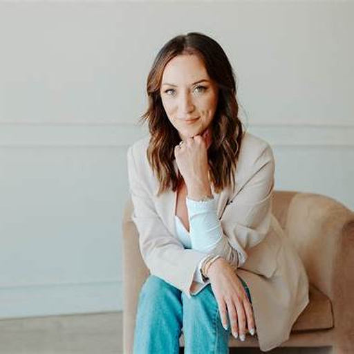 Headshot of Kim Gameroz